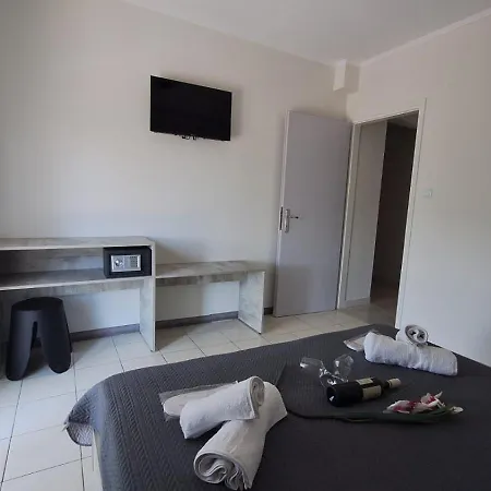 Apartment Metaxas *