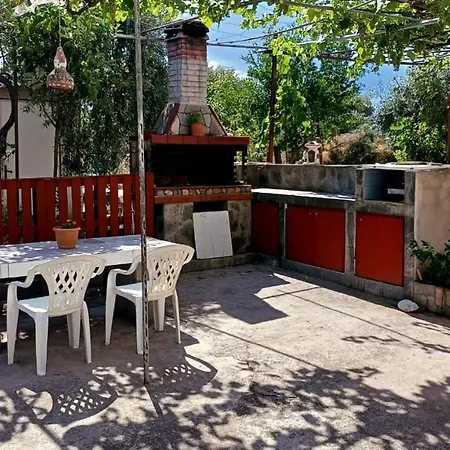 Apartment Metaxas *